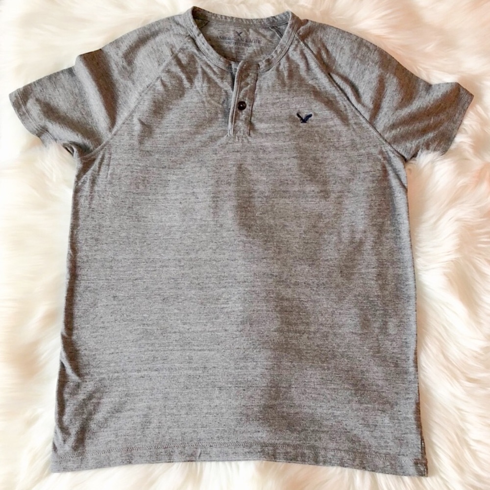 🦅American Eagle Men’s Henley Shirt Small